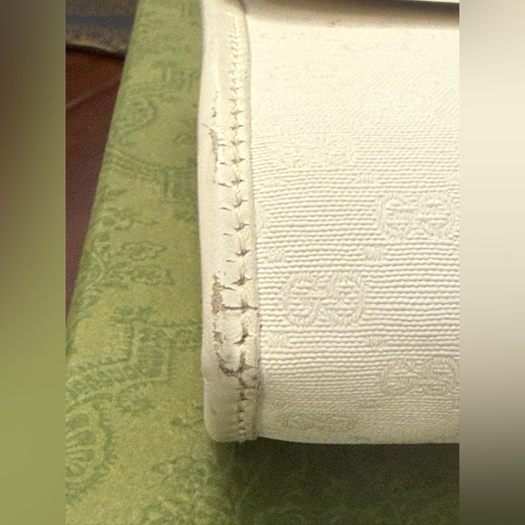 🩵GUCCI WHITE LEATHER VINTAGE CROSSBODY/CLUTCH🩵 - Picture 4 of 16